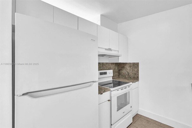 Building Photo - 137 NW 29th Ave