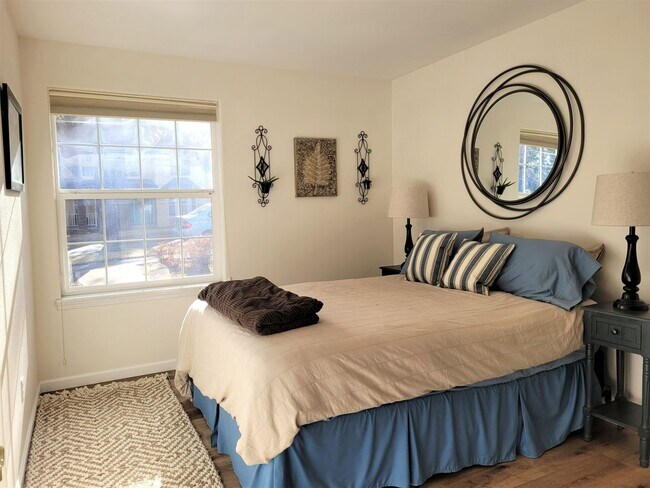 Building Photo - Charming Home, Bend`s West-side, Detached Garage and Bonus Space. Great Location.  Flexible Lease...