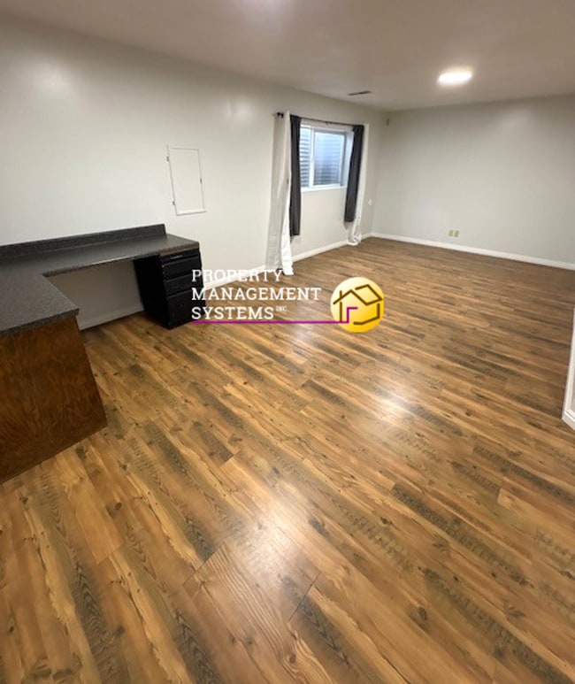 Building Photo - 3 Bedroom Home in West Jordan!