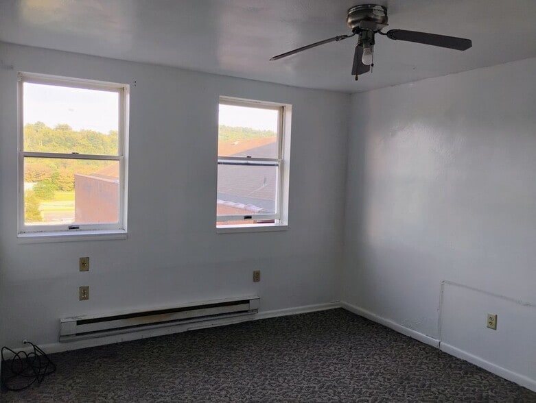 Building Photo - 560 McKean Ave