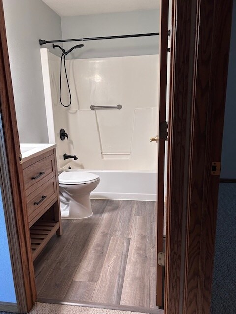 Main Bath - 817 Thelosen Dr