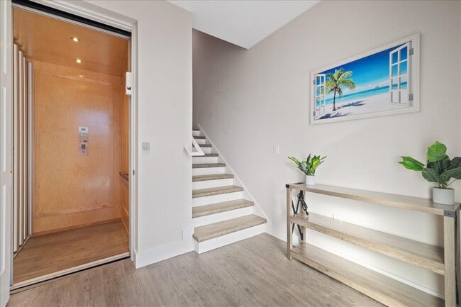 Building Photo - 623 Petit Wy