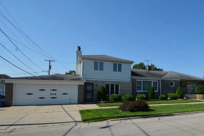 Building Photo - 819 N 17th Ave