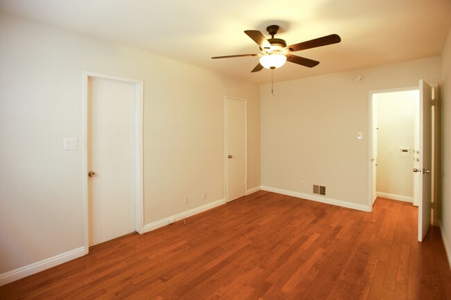 Building Photo - 1323 Ridgeley Dr