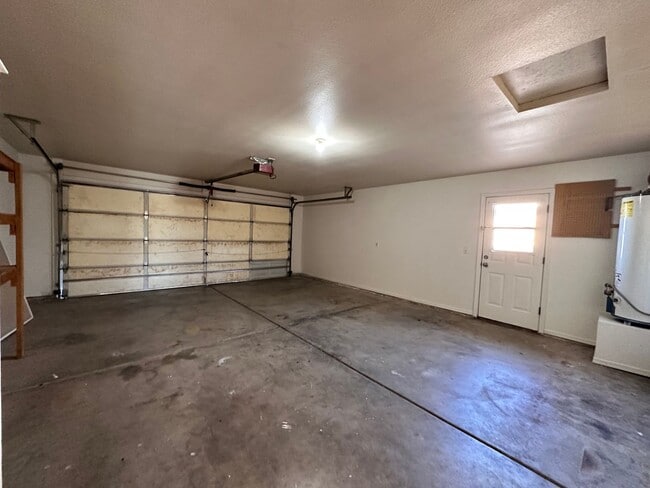 Building Photo - Great 3 Bedroom, 2 Bath Home Centrally located in Kingman!