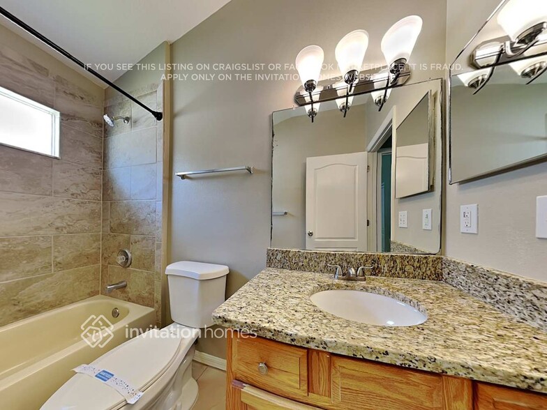 Building Photo - 10417 Meadow Spring Dr