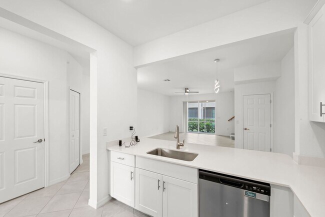 Building Photo - 2827 BLOSSOM WAY- 3 BEDROOM TOWNHOUSE IN ORANGE BLOSSOM