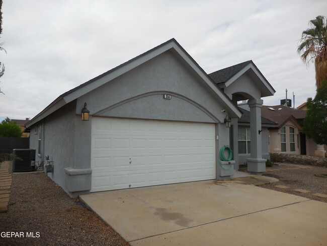 Building Photo - 356 Jardin Bello Ave