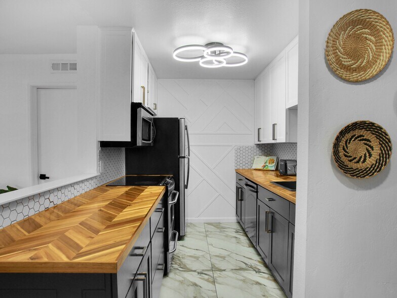 Building Photo - 6314 Friars Rd