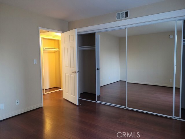Building Photo - 11041 La Maida St