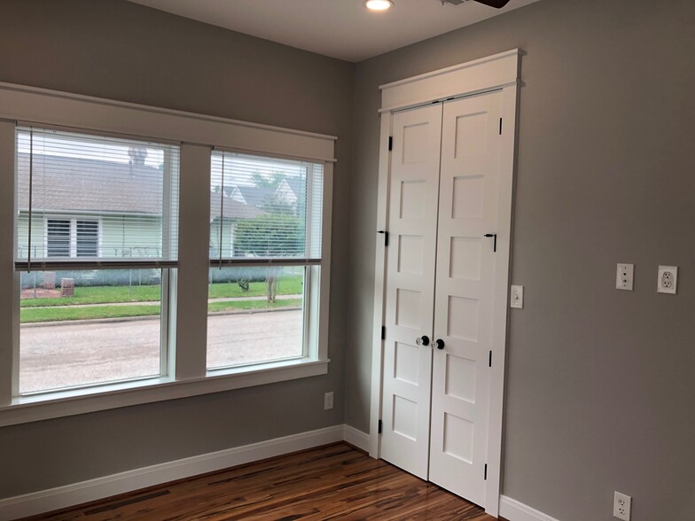 Main bedroom with large closet - 1004 Adele St