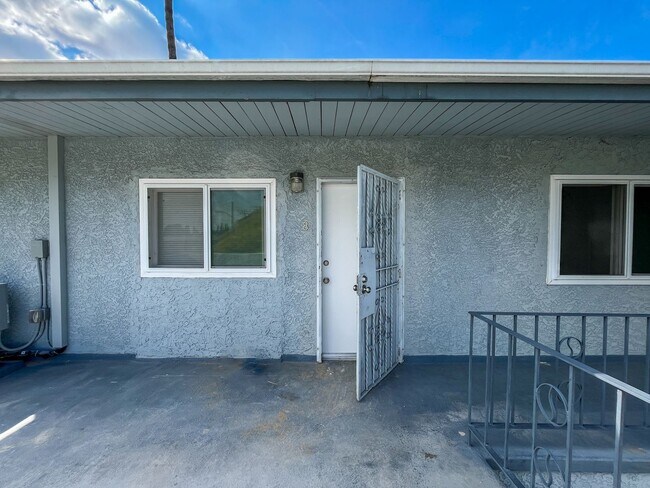 Interior Photo - 3315 W 104th St