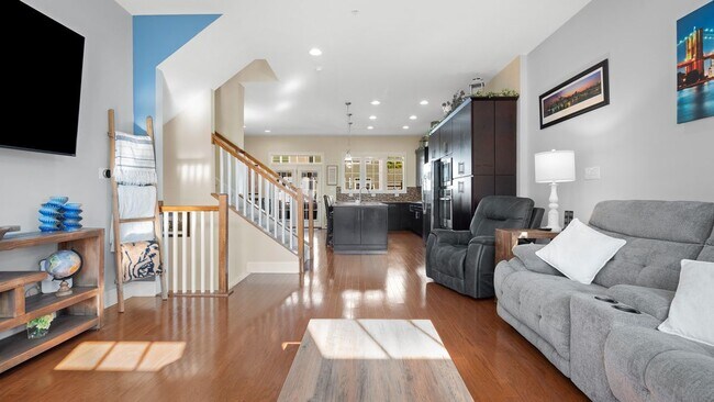 Building Photo - 337 Osona Ln