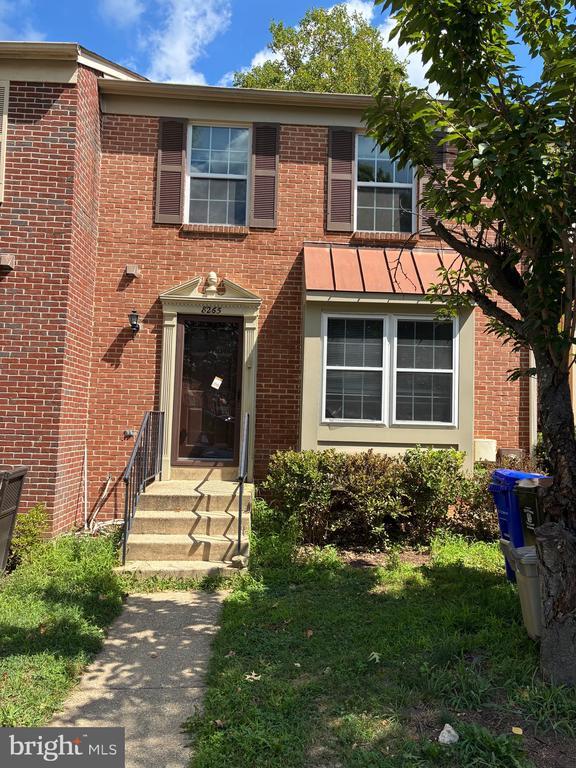 Building Photo - 8265 Londonderry Ct