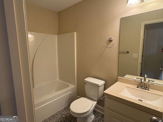 Building Photo - 616 Embassy Walk