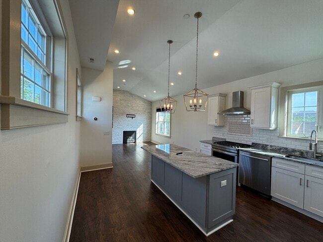 Building Photo - 130 Walnut St