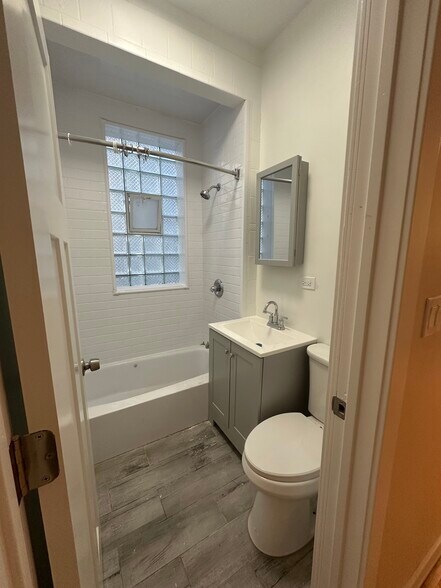 Bathroom - 1628 N Central Park Ave