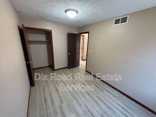 Building Photo - 601 Leo Dr
