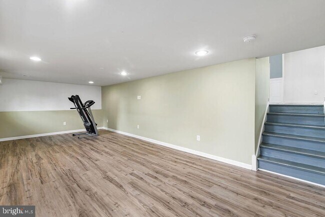 Building Photo - 23 N Sunset Dr