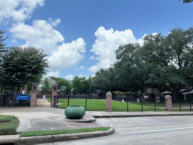 Building Photo - 6601 Brompton Rd