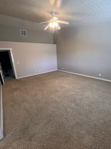 Building Photo - 2801 W Lost Rapids Dr