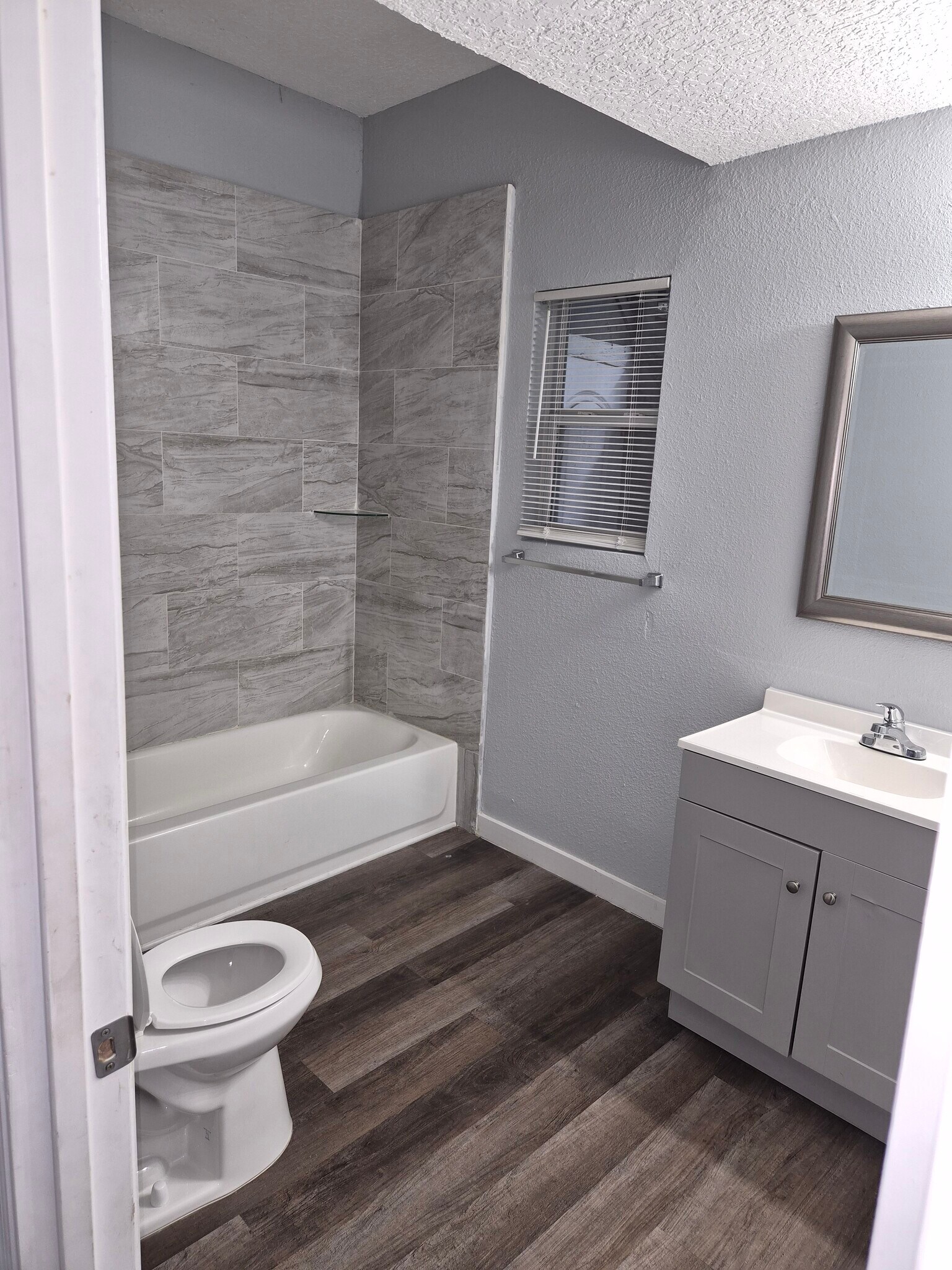 Building Photo - 211 E 17th St