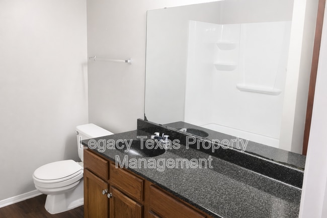 Building Photo - 1409 Courtney Pl