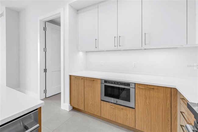 Building Photo - 275 1st Ave S