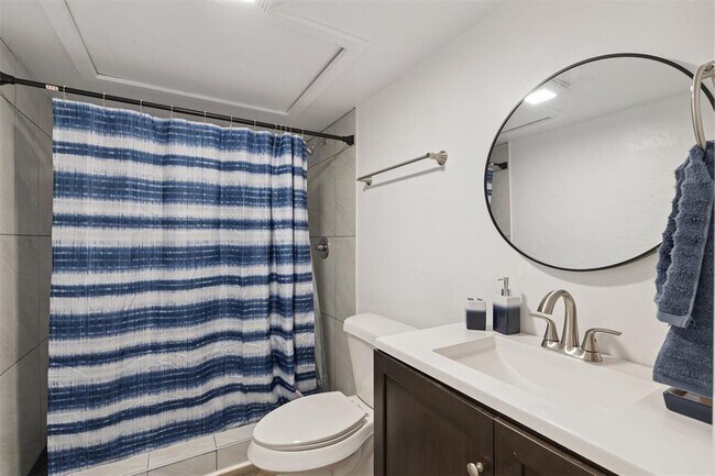 Building Photo - 12508 Green Valley Dr