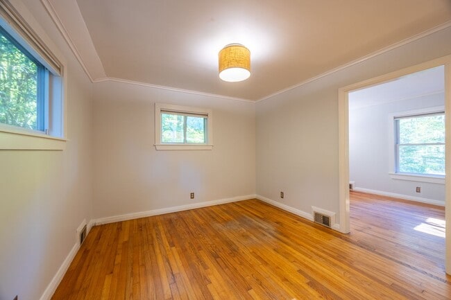 Building Photo - 3-Bedroom Ranch with Updated Kitchen