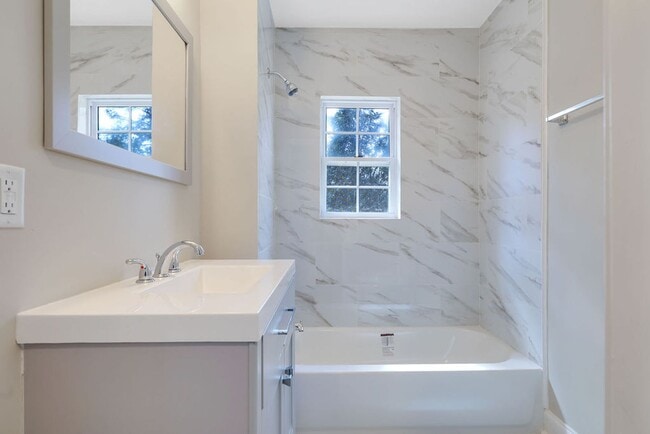 Building Photo - Beautiful renovated Home