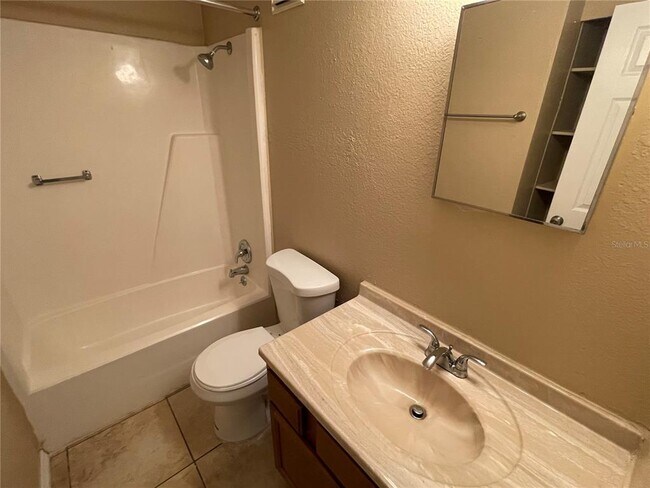 Building Photo - 374 Knights Ct