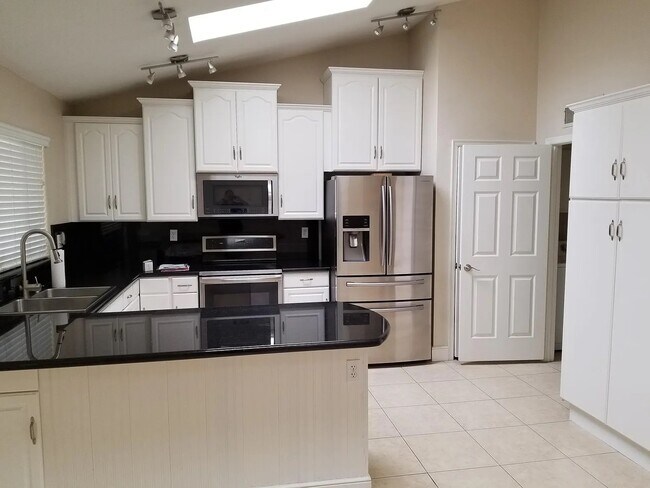 Building Photo - 9015 E Sahuaro Dr