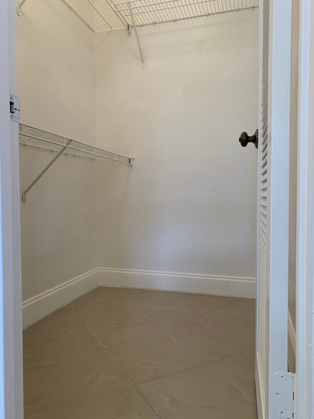 Building Photo - 1301 NW 12th Ave