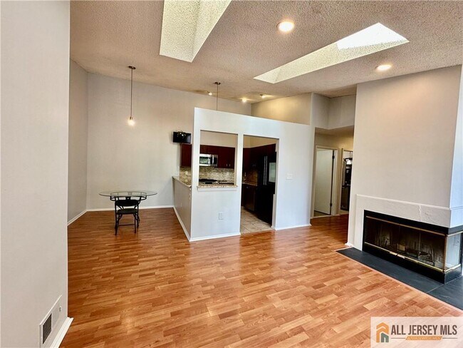 Building Photo - 111 Lindsey Ct