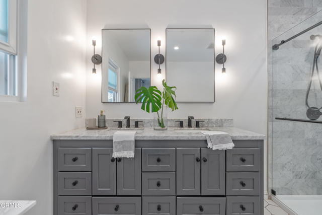 Building Photo - 5200 Dahlia Dr