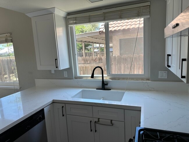 Building Photo - 2257 Carnation Ave