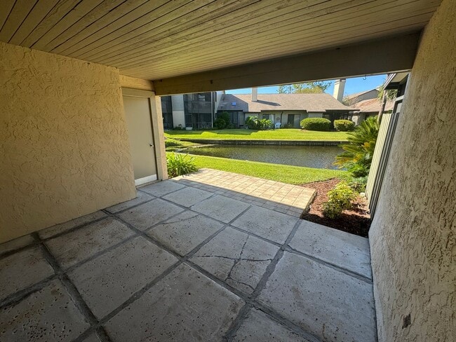 Building Photo - Spacious Two Bedroom Two Bath Condo in Pon...