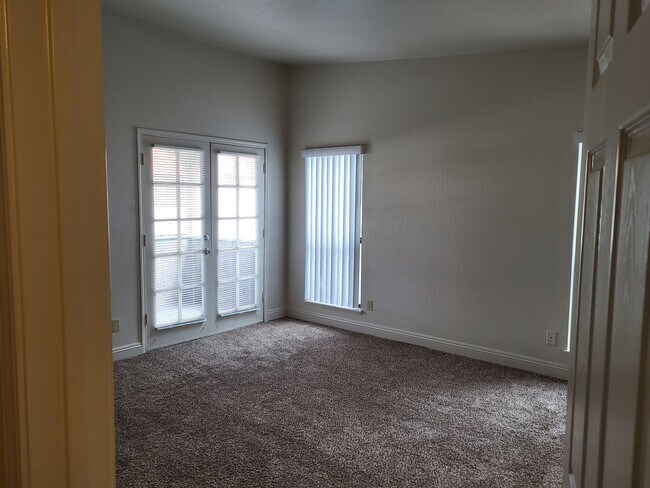Building Photo - 1412 Bass Dr