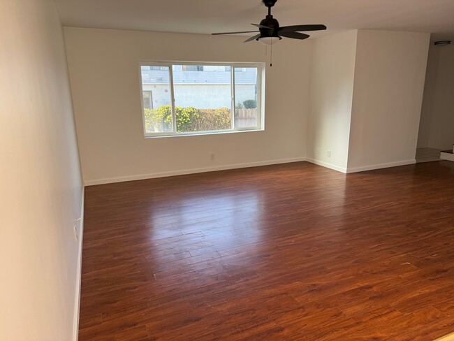 Main living room with bright window - 11954 Eucalyptus Ave