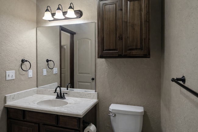 Building Photo - Comfort, Space & Flexibility – 3 Bed Home in Moore School District