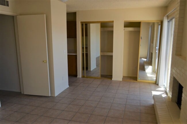 Building Photo - Visa Del Valle Townhome with Community Poo...