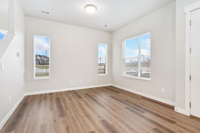 Building Photo - 4190 S Park Dr