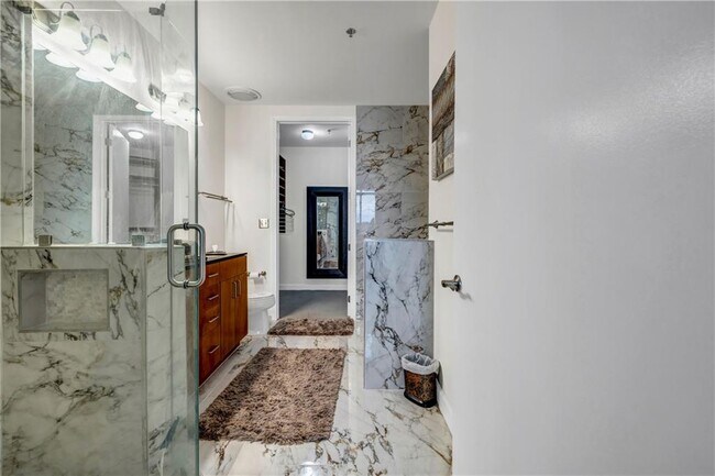 Building Photo - 711 Cosmopolitan Dr NE