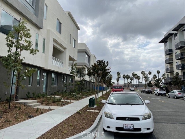 Building Photo - 1860 S Westside Dr