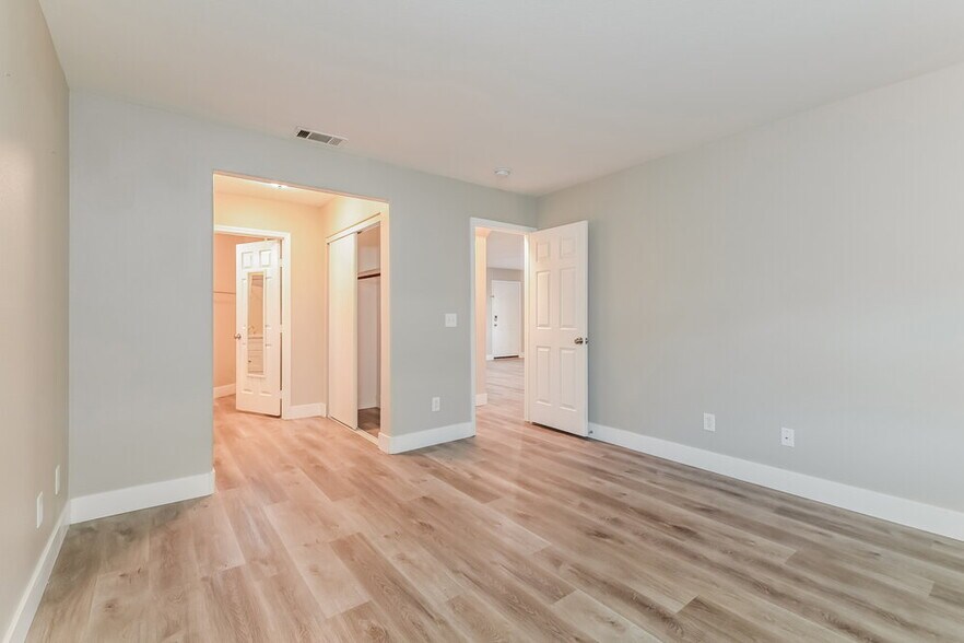 Building Photo - 1079 Harpy Eagle Ave