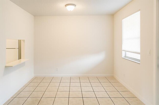 Building Photo - 1151 NE 17th Ct
