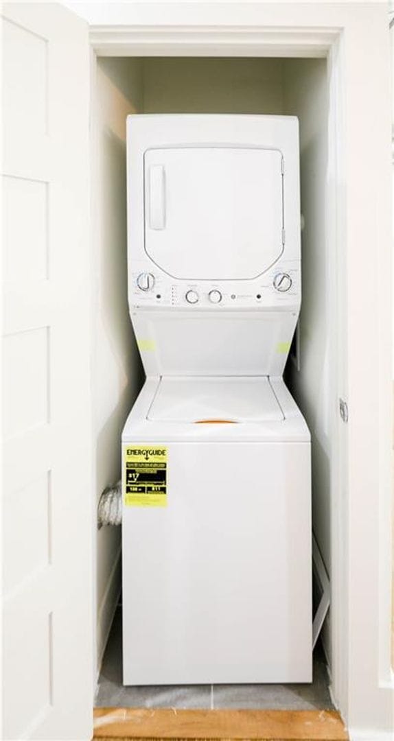 Building Photo - 8 Bedrooms 8 Baths Pre-leasing Now for 2027/2028!!!!