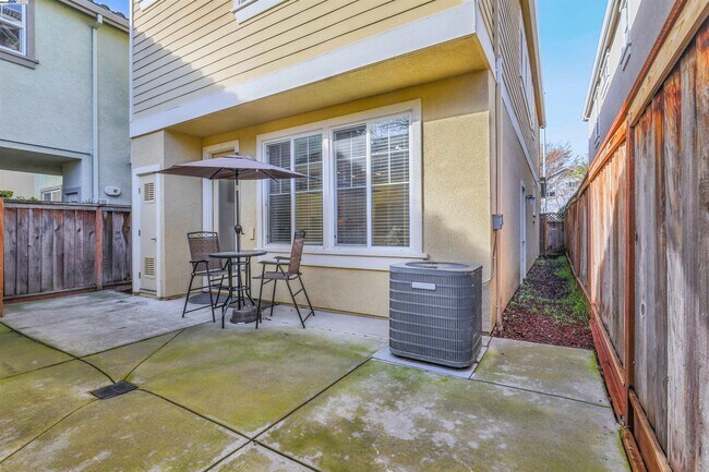 Building Photo - 7459 Starward Dr