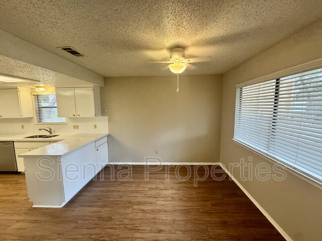 Building Photo - 2708 Charlesworth Dr